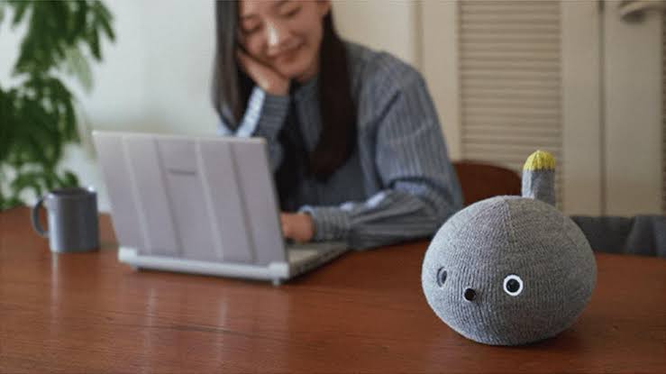 Panasonic presenta un robot mascota para hacerte compañía mientras trabajas