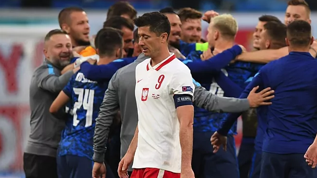 ¡Robert Lewandowski y Polonia son derrotados por Eslovaquia!