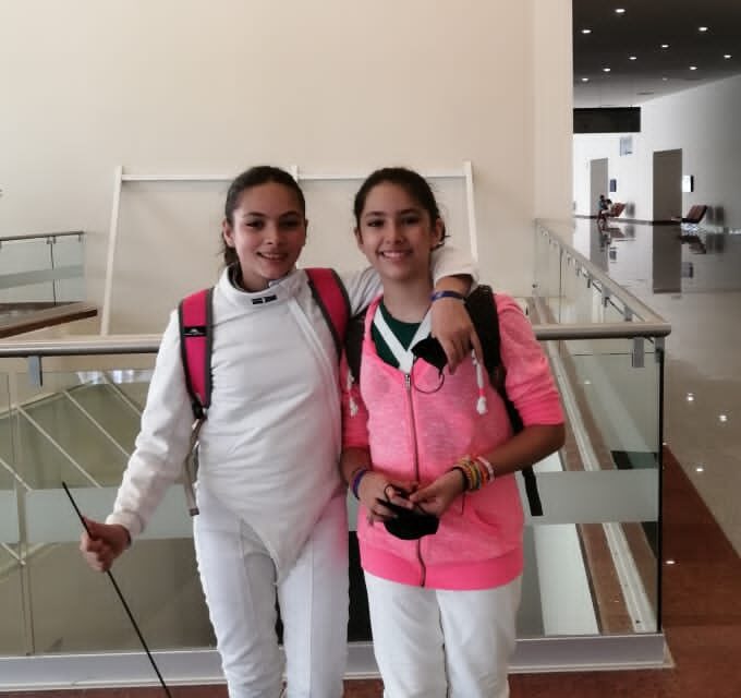 Hacen las hermanas Leal Morales segundo y quinto lugar en campeonato nacional de esgrima.