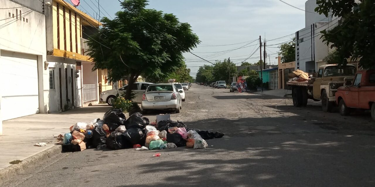 Persiste crisis en la recolección de basura; vecinos protestan y bloquean calles.