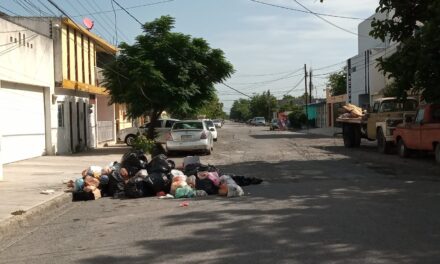 Persiste crisis en la recolección de basura; vecinos protestan y bloquean calles.