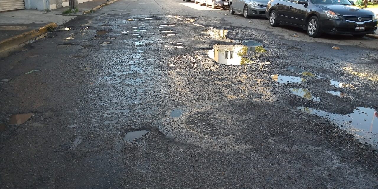 Lluvias destapan y abren nuevos Baches en zona centro de Victoria.