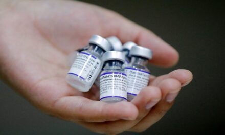 ¿Las vacunas de Pfizer son peligrosas?, FDA dice que cumplen con las normas de seguridad