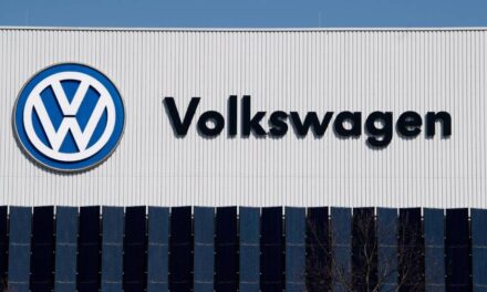 La empresa Volkswagen detendrá las exportaciones de vehículos así como el montaje local en Rusia debido a la invasión.