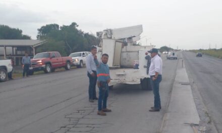 Supervisa alcalde de Río Bravo avance en instalación del alumbrado público del libramiento Reynosa-Matamoros