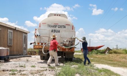 LLEVA AGUA POTABLE GOBIERNO DE RÍO BRAVO A LAS COMUNIDADES MÁS LEJANAS