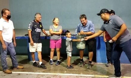 DEPORTISTAS, COMUNIDAD Y ALCALDE  SE SUMAN A REHABILITAR GIMNASIO LA ESPERANZA