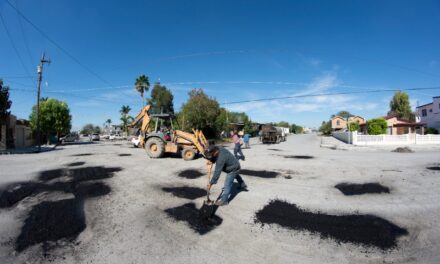 Mejoran vialidades con acciones de bacheo.