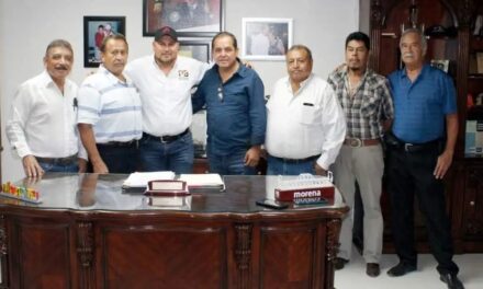 RECIBE ALCALDE A JUBILADOS DEL GOBIERNO DEL ESTADO EN RIO BRAVO