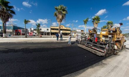 El Dr. Alberto Alanis Villarreal personalmente supervisó la obra, así como las labores de repavimentación.