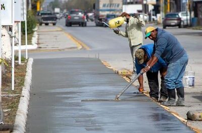 Dirección de Obras Públicas reconstruye el camellón central de la Av. «Lázaro Cárdenas»