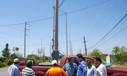 Nuestro Presidente Municipal, Dr. Alberto Alanis Villarreal acudió a verificar el buen funcionamiento de las luminarias que fueron instaladas en fechas pasadas