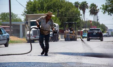 Obras Públicas lleva a cabo acciones de mantenimiento en la calle Tamaulipas