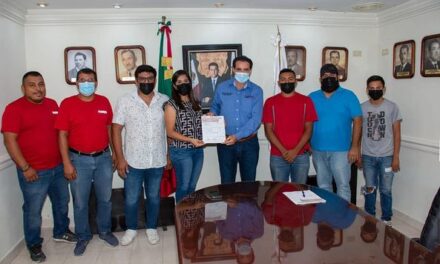 correspondió al Presidente Municipal el entregar apoyo económico al Club de Ciclismo «Tlacuaches Tóxicos MTB»