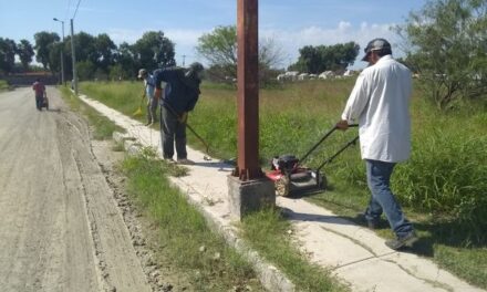 RECUPERA GOBIERNO DE RÍO BRAVO BANQUETAS EN CONQUISTADORES; FAMILIAS CIRCULAN CON MÁS SEGURIDAD