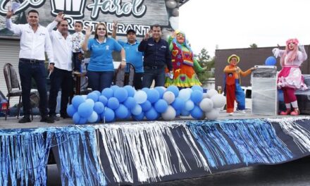 PARTICIPA GOBIERNO MUNICIPAL EN COLORIDO DESFILE POR EL DÍA DEL COMERCIANTE.