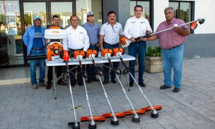 El Presidente municipal de Valle Hermoso, hizo entrega de equipo al Departamento de Parques y Jardines.