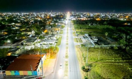 Continúan con la instalación de luminarias con tecnología LED, en Valle Hermoso.