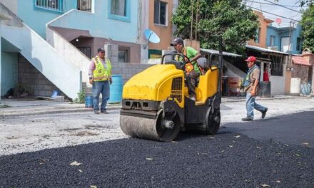 ATIENDE MUNICIPIO PETICIÓN DE BACHEO EN INFONAVIT LA SAUTEÑA