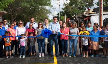 Se corta el listón, de la obra realizada en la calle Victoria desde la 5 de Mayo hasta la Santiago Guajardo, en Valle Hermoso.