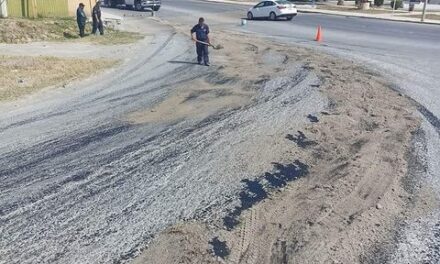 PROTECCIÓN CIVIL DE RÍO BRAVO ELIMINA RIESGO EN LIBRAMIENTO POR DERRAME DE LUBRICANTE