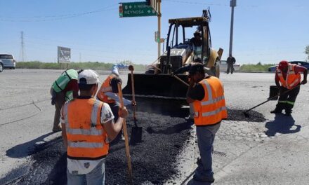 REFUERZA GOBIERNO DE RÍO BRAVO BACHEO EN LIBRAMIENTO Y COL. CUAUHTÉMOC