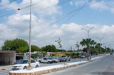 Se lleva a cabo la construcción de banquetas en el Boulevard Central de la Calle Juárez en Valle Hermoso.