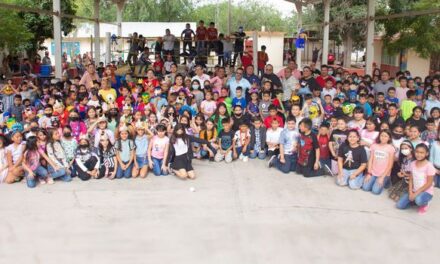 LLEVA GOBIERNO DE RÍO BRAVO LUCHA LIBRE A NIÑOS DE PRIMARIA FRANCISCO VILLA