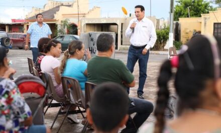 Se reúne Presidente Municipal de Valle Hermoso con vecinos del Fraccionamiento Los Fresnos.