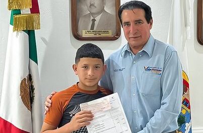 APOYA DR. ALBERTO ALANÍS, PRESIDENTE MUNICIPAL A DEPORTISTA VALLEHERMOSENSE.