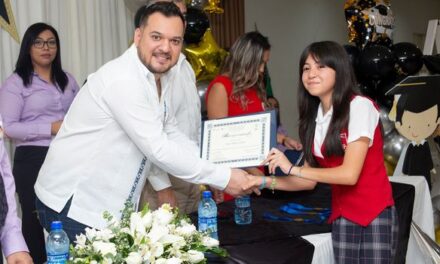 DESEA ÉXITO GOBIERNO DE RÍO BRAVO A GRADUADOS DE ESCUELA ALBERTO CARRERA TORRES.