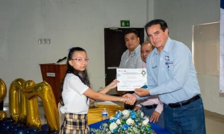 Apadrina Presidente Municipal, Dr. Alberto Alanis Villarreal a alumnos de la Primaria “Profr. Jesus Espinoza Colunga.”