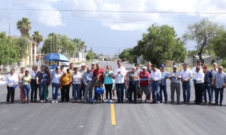 Inaugura Presidente Municipal, Dr. Alberto Alanís Villarreal, una Obra más de Pavimentación.