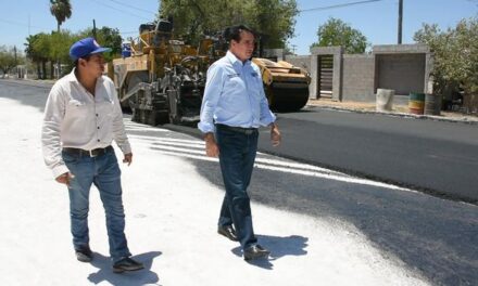 Supervisa Presidente Municipal, Dr. Alberto Alanís Villarreal, Obra de Pavimentación en la Calle Tamaulipas.