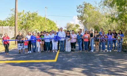 Inaugura Dr. Alberto Alanis Villarreal una pavimentación más de su gobierno en Valle Hermoso.