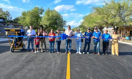 El Presidente Municipal Dr. Alberto Alanís, Inauguró una obra más de repavimentación.