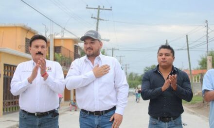 ES REALIDAD PAVIMENTACIÓN DE CALLE FRANCISCO VILLA EN LA ESTERO: ALCALDE Y VECINOS CORTAN LISTÓN