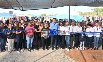 El Presidente Municipal de Valle Hermoso, Dr. Alberto Alanís Villarreal, inauguró este sábado 21 de octubre el primer tianguis de la ciudad, ubicado en la Colonia Olímpica.