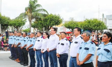 Entrega el Dr. Alberto Alanís dos unidades seminuevas de rescate para ValleHermoso.