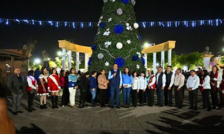 Encendido de Árbol Navideño en Valle Hermoso.