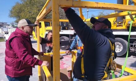 SUPERVISA ALCALDE REHABILITACIÓN DE MACRO-ALUMBRADO EN PLAZAS BENITO JUÁREZ E IGNACIO ZARAGOZA