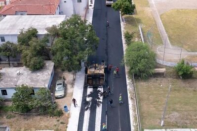 SE LLEVA A CABO LA PAVIMENTACIÓN, DE LA CALLE 15 DESDE LA PAPALOAPAN HASTA LAURELES