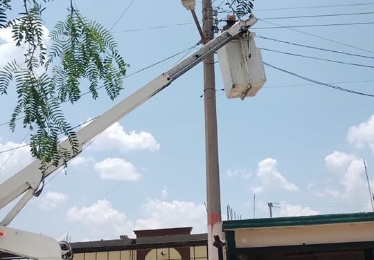 REFUERZA MUNICIPIO ALUMBRADO EN COLONIAS Y FRACCIONAMIENTOS