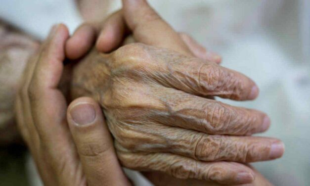 Adulto mayor muere tras consumir tratamiento natural anticovid