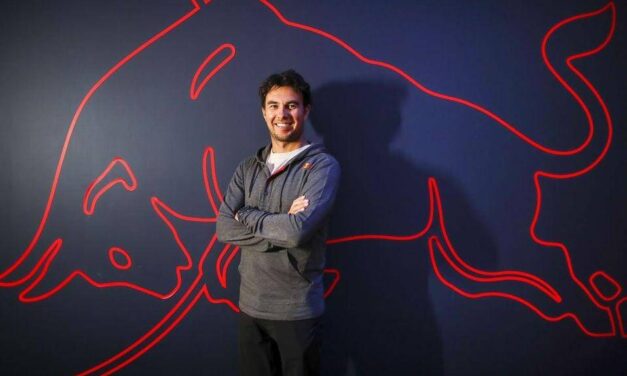 Red Bull espera de Checo Pérez el nivel de Daniel Ricciardo