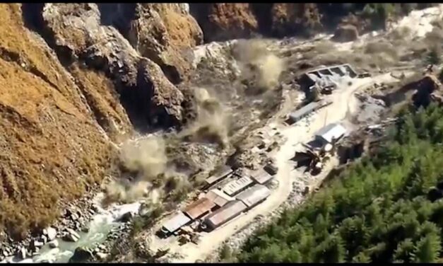«Golpeó el suelo como si fueran 15 bombas atómicas»: cómo fue la avalancha en el Himalaya que causó más de 200 muertes.
