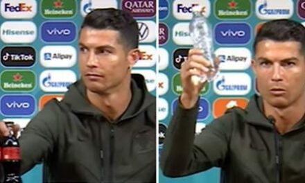 La pérdida de US $4.000 millones en bolsa de Coca-Cola después de que Cristiano Ronaldo apartara dos botellas.