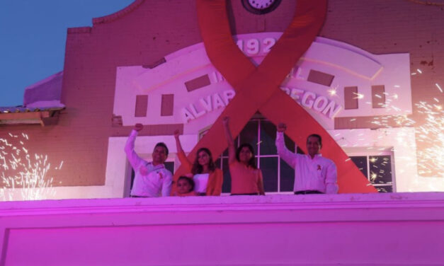¡Victoria se ilumina de rosa!