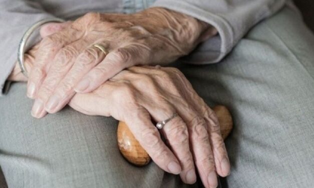 Detectan robos de pensiones a adultos mayores por parte de familiares
