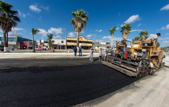 El Dr. Alberto Alanis Villarreal personalmente supervisó la obra, así como las labores de repavimentación.